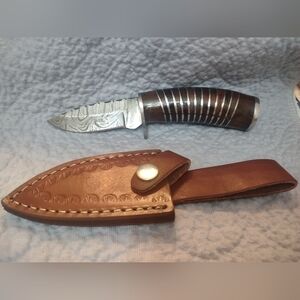 Damascus steel blade men's hunting knife with sheath